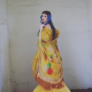Beautiful design Golden yellow light throw with tassels